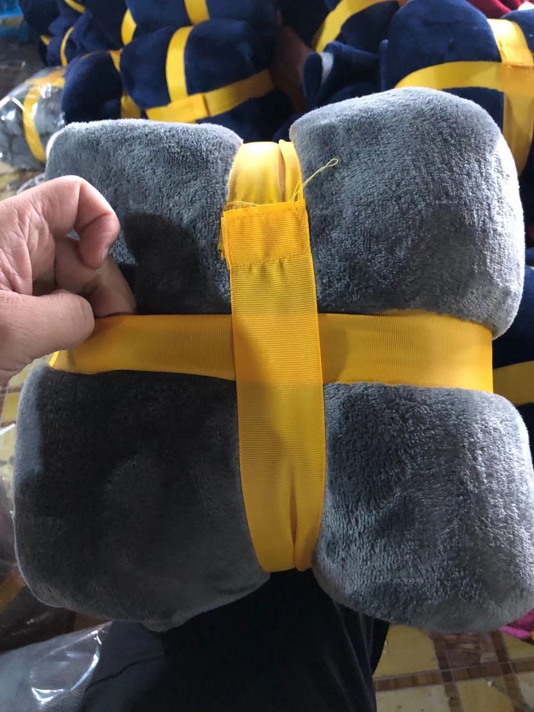 TV products huggle hoodie lazy pullover TV blanket outdoor cold clothing hooded fleece warm clothing