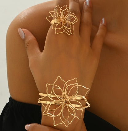 Women's Fashion Jewelry Set, Lattice Flower Ring and Bracelet With Inlaid Lattice Line Flower