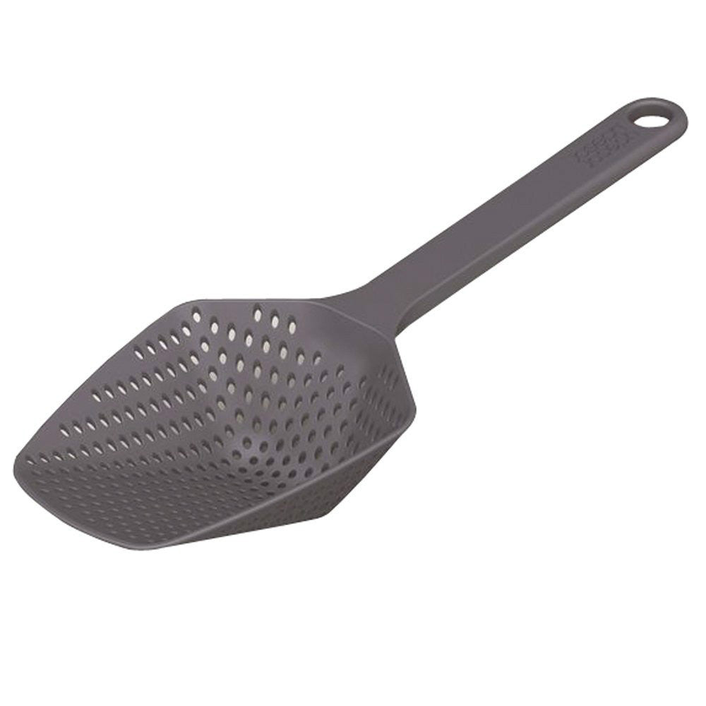 High-quality kitchen colander to fish the fence