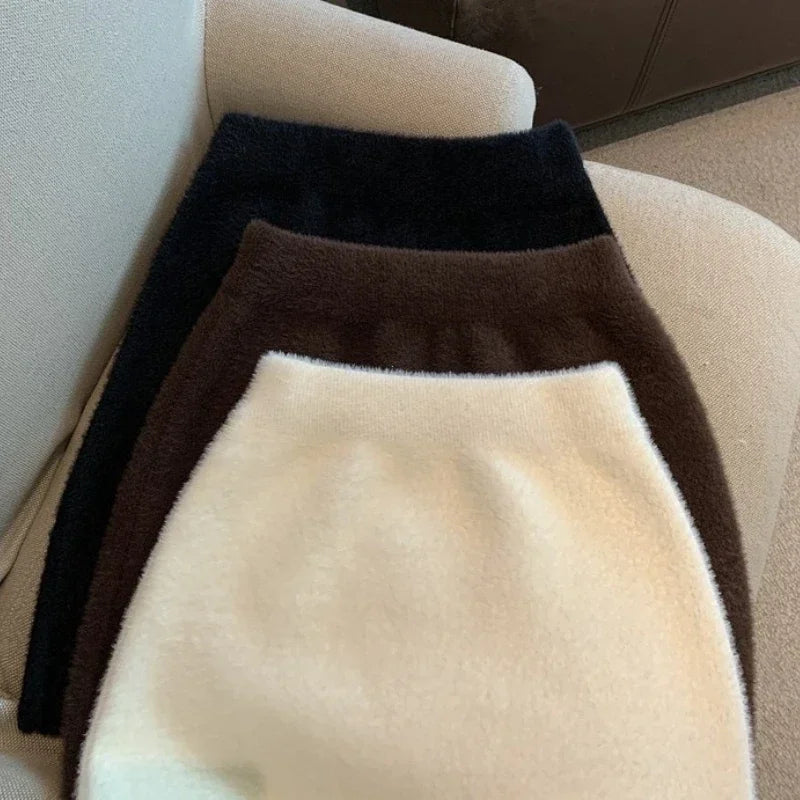 Women's Imitation Fur Elastic Waist Slim Short Skirt