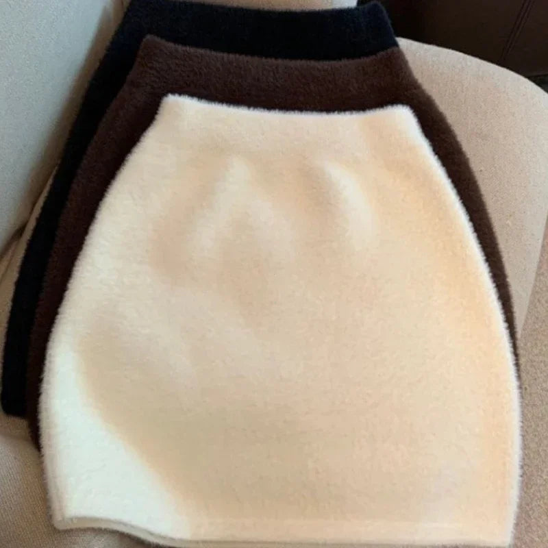 Women's Imitation Fur Elastic Waist Slim Short Skirt