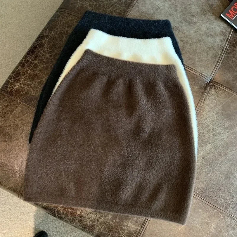 Women's Imitation Fur Elastic Waist Slim Short Skirt