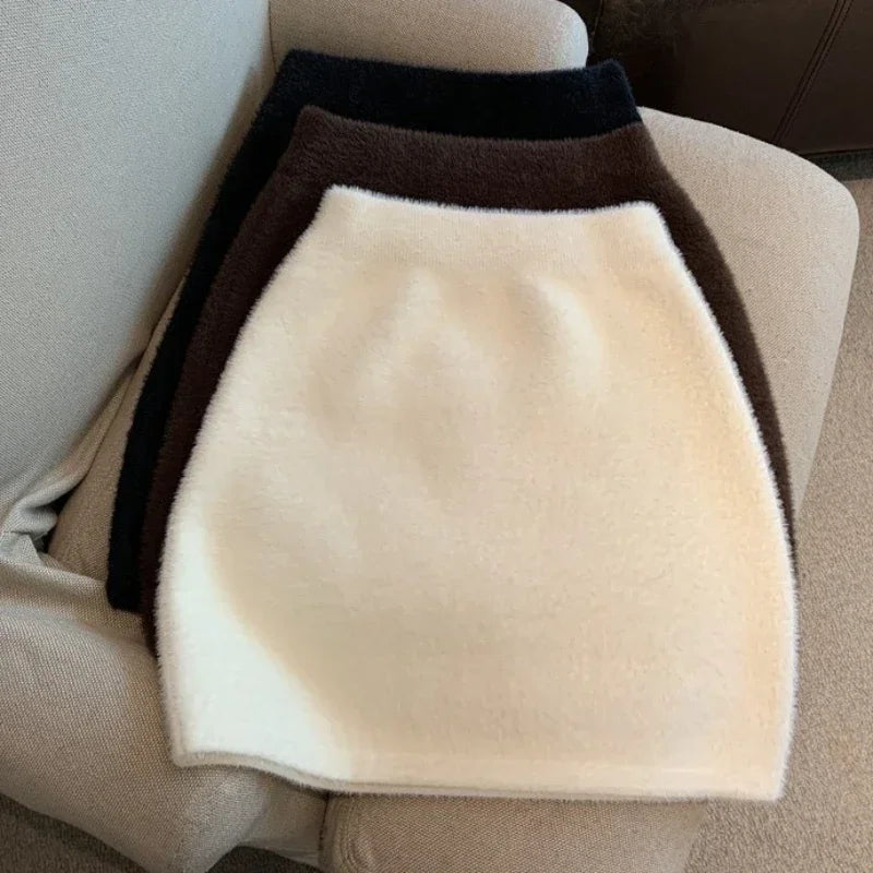 Women's Imitation Fur Elastic Waist Slim Short Skirt
